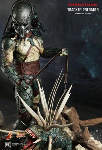 hot toys tracker predator