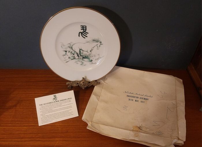 Fabulous Vintage Arklow Pottery Noritake Ireland Ltd Commemorative Plate from the Inauguration Ceremony, 26th May 1977, The Reversed Horse (Hidari-Uma)