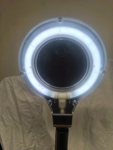 Magnifying lamp