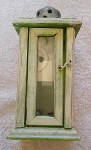Tea light lantern