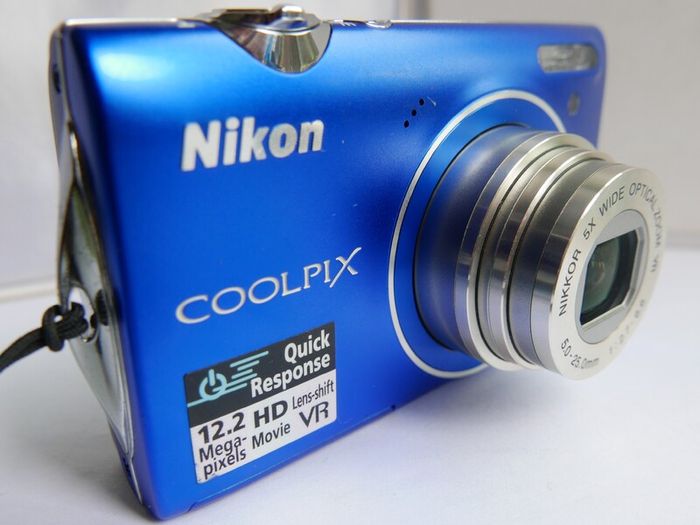 Nikon Coolpix S5100 Red 12.2MP 5X Optical Digital Camera from Japan (charging cable and 4Gb SD card)