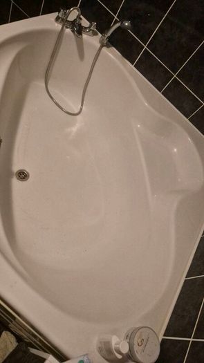 Corner bath