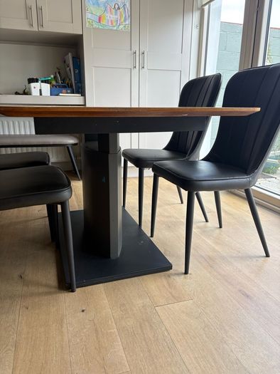 Calligaris Kitchen Table & 4 chairs