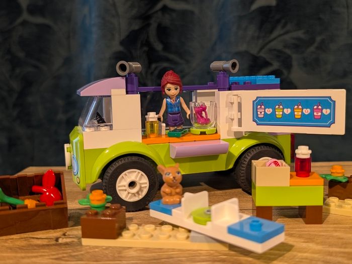 Lego Friends 10749 Mia's Organic Food Market and 30413 Flower Cart