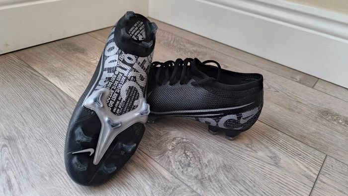 Nike Mercurial Vapor 13 Pro FG  Size 8