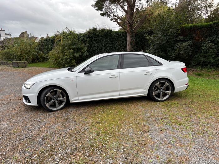 2019 Audi A4 Quattro (LOW KMS)