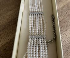BN Pearl dress bracelet with rhinestones