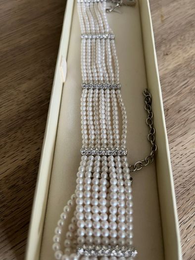 BN Pearl dress bracelet with rhinestones