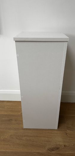White display pillar