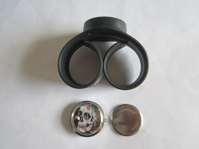 Slap-on Watch - Black Rubber Band with Skulls