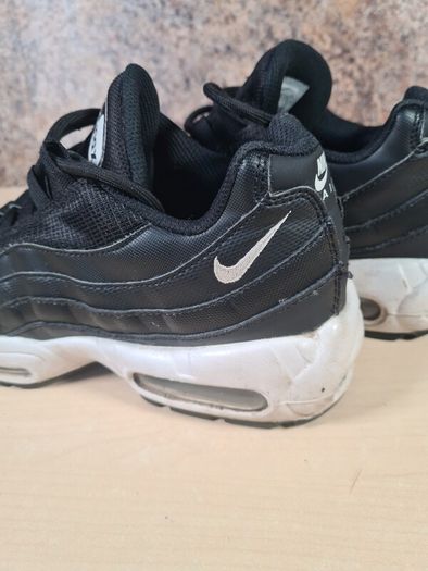 Womens NIKE AIR MAX 95 ESSENTIAL trainers runners black white Size UK 6 EU 40