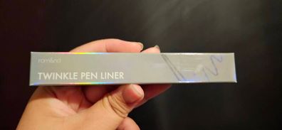 Romand Twinkle Pen Liner in 01 Silver Flake
