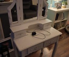 Vanity dressing table