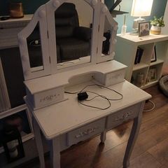 Vanity dressing table