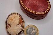 Very 9ct gold cameo pendant brooch