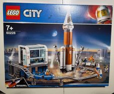 Lego City Deep Space Rocket and Launch Control 60228