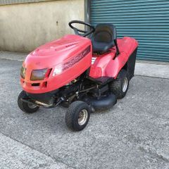 Castle garden ride on Lawnmower