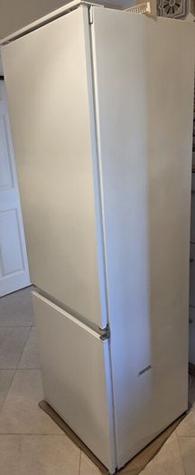 Electrolux Integrated 70/30 Frost Free Fridge Freezer