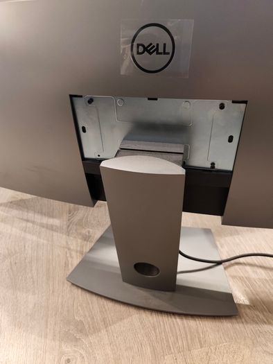 Dell curved 49 inches monitor for parts or repair SCREEN SHATTERED