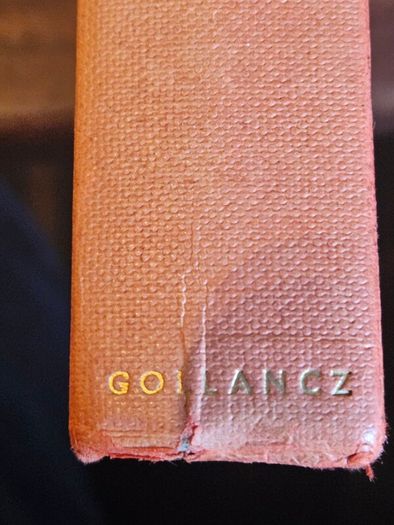 Is Paris Burning. -adolph Hitler August 25 1944. By Larry Collins And Dominique Lapietrre. First Edition Hardback In Good Condition.  See Photos For Same.