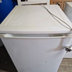 Essentials Freezer