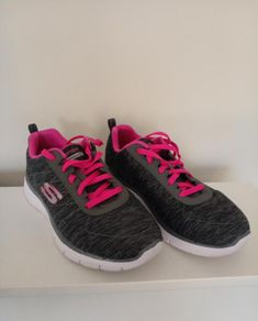 Skechers size UK 3