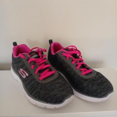 Skechers size UK 3