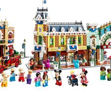 Lego Disney Main Street USA + Free Lego Set