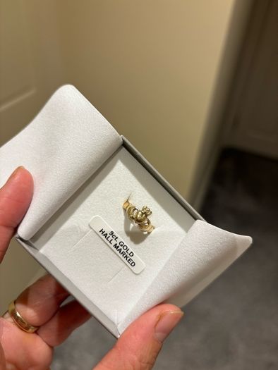 9ct gold Claddagh ring