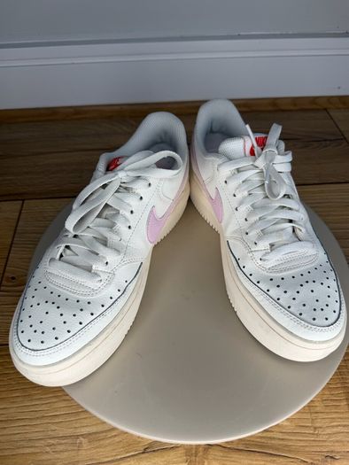 Nike Trainers White and Pink