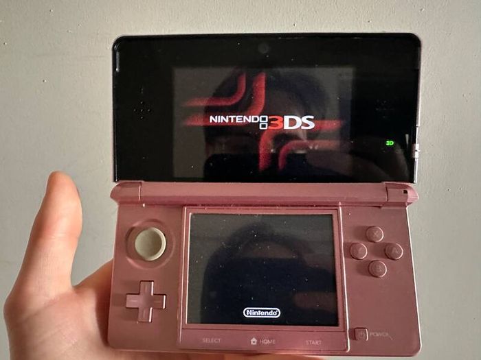 Nintendo 3DS  Metallic Rose Pink  Great Condition