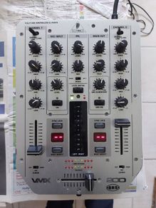 BEHRINGER PRO MIXER Model VMX 200, working great and in excellent condition