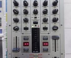 BEHRINGER PRO MIXER Model VMX 200, working great and in excellent condition