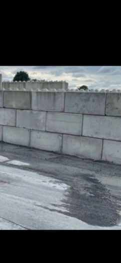 large concrete kelly blocks