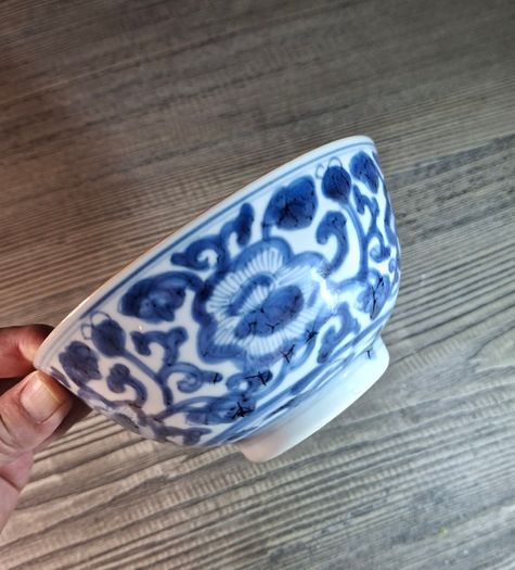 Chinese Kangxi porcelain Lotus bowl
