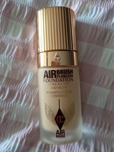 Charlotte Tilbury Airbrush Flawless foundation