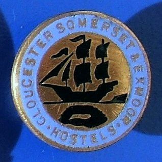 GLOUCESTER SOMERSET & EXMOOR HOSTELS (Youth Hostel Association affiliated) - a rare membership badge (c.1960's or earlier)