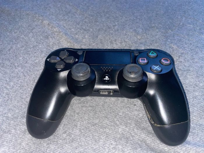 Playstation 4 Slim 1TB + 2 Controllers & power plug