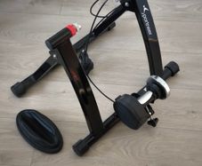 Indoor bike trainer