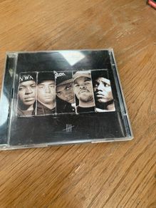 NWA: The best of N.W.A - The Strength Of Street Knowledge (CD + DVD)