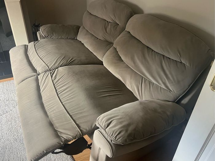 Sofa 3 seater & 2 seater, electric recliner.