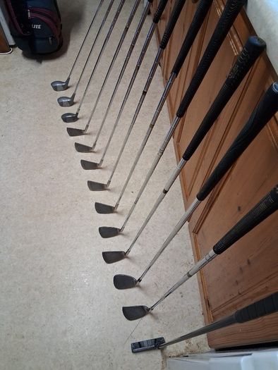 Golf Clubs. Complete Set Of Mens Right Handed Golf Clubs. Collect In Malahide Or Receive Via Registered Post.