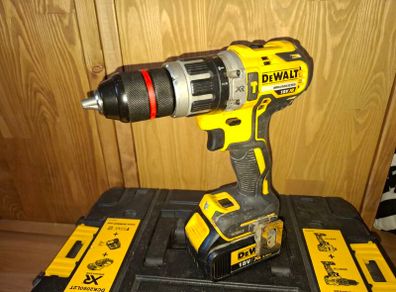 Dewalt drill DCD796 with battery