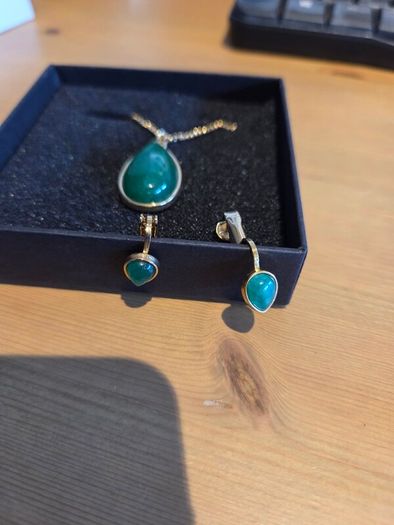 Necklace and earings