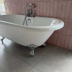 Freestanding bath