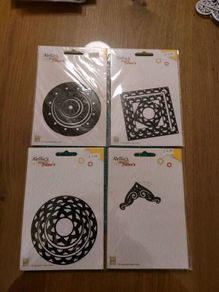 Metal cutting dies