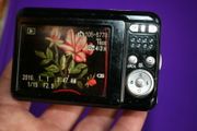 Fujifilm Finepix AV120 Compact Digital Camera 12 MP many scratches but Tested &amp; Working