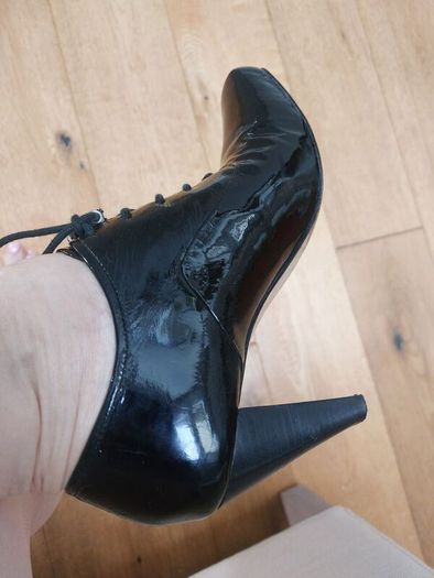 Calvin Kleine patent high
