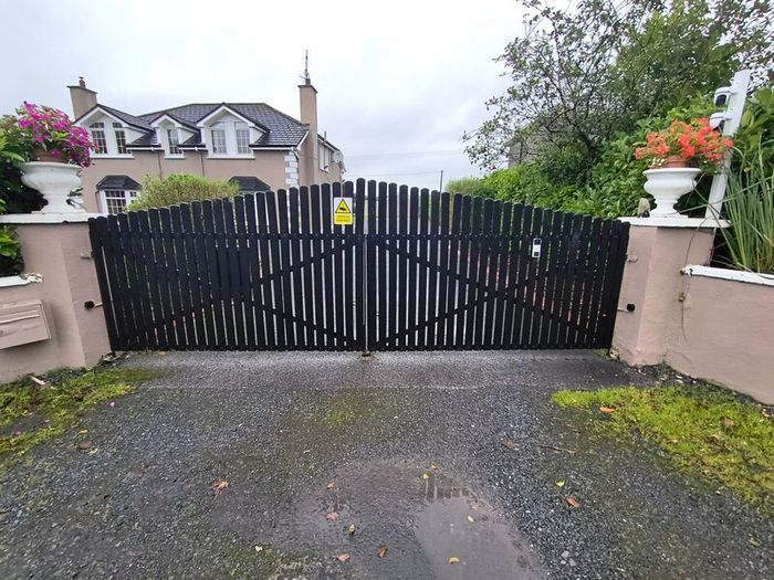 Metal framed 2 leaf gate with timbers