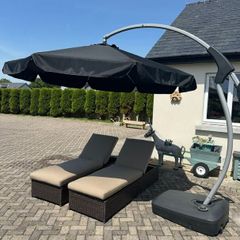 Large Parasol with 2 sunbeds with 2 new cusions